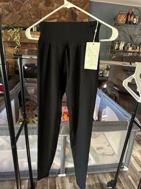NY Collection Black Ribbed High-Waist Leggings